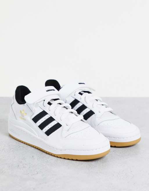 adidas Originals – Forum Low – Białe buty sportowe z czarnymi paskami i gumową podeszwą