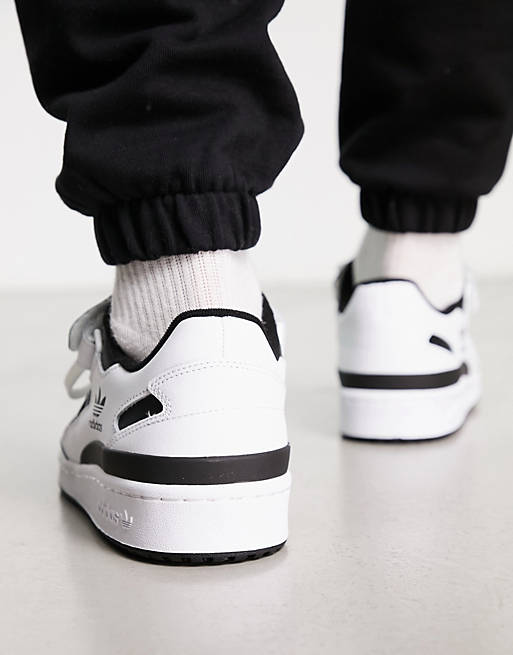 adidas Originals – Forum – Low-Sneaker in Weiß und Schwarz | ASOS