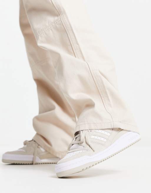 adidas Originals Forum Low sneakers in off white/ beige | ASOS