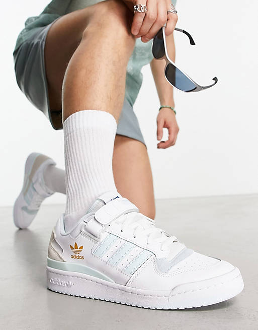 adidas Originals Forum Low sneakers in white and light blue | ASOS