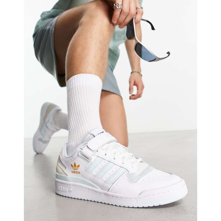 adidas Originals Forum Low sneakers in white and light blue | ASOS