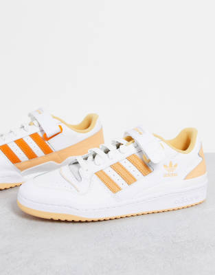 theater Stuwkracht Nadeel adidas Originals Forum low sneakers in white with alternating orange  stripes | ASOS