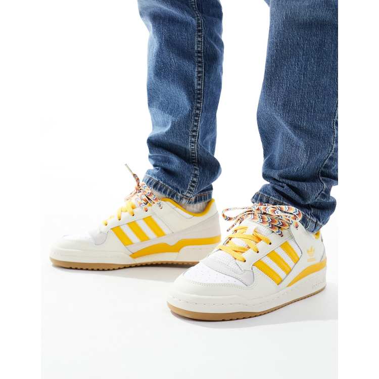 adidas Originals Forum Low sneakers in white/yellow with gum sole