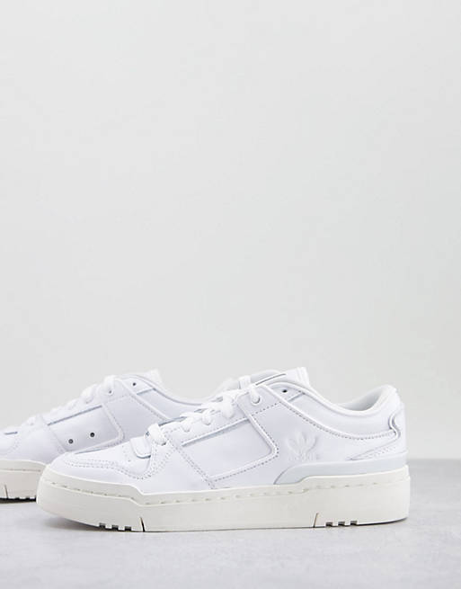 asos.com | adidas Originals – Forum Luxe Low – Sneaker in Dreifach-Weiß