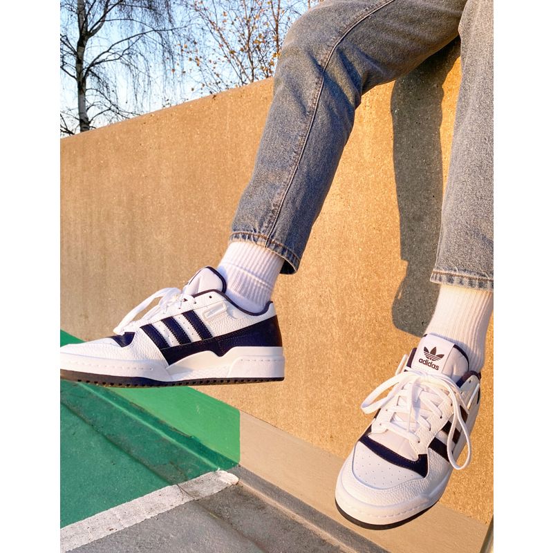 Scarpe ZmGOV adidas Originals - Forum - Sneakers basse in bianco e blu navy slavato