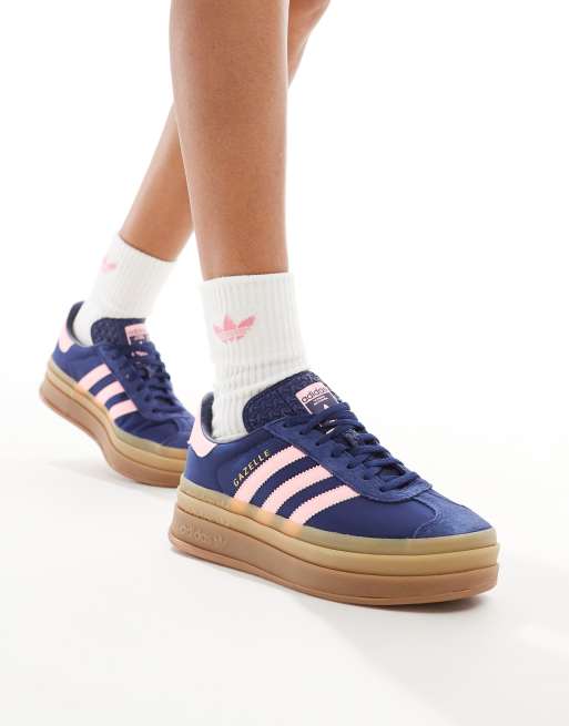 adidas Originals Gazelle Bold Baskets avec semelle en caoutchouc Bleu marine et rose