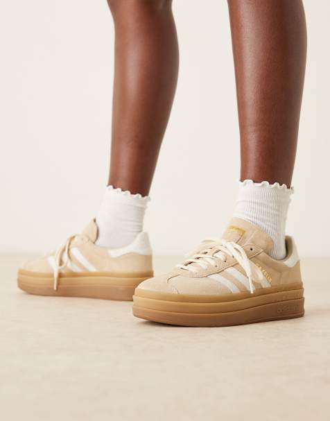 adidas Originals – Gazelle Bold – Sneaker in beiger Ponyfell-Optik mit weißen Streifen - view 1