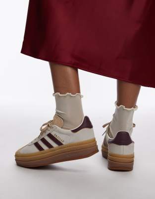 adidas Originals - Gazelle Bold - Sneaker in Cremeweiß und Burgunderrot, exklusiv bei ASOS