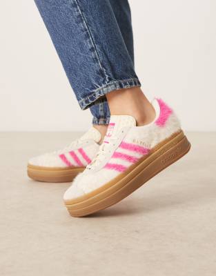 adidas Originals - Gazelle Bold - Sneaker in Weiß und Rosa mit flauschigem Finish