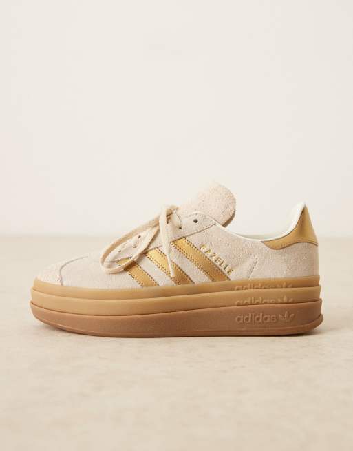 adidas Originals – Gazelle Bold – Sneaker Wollweiß mit Streifen in Metallic-Gold, 2 von 5