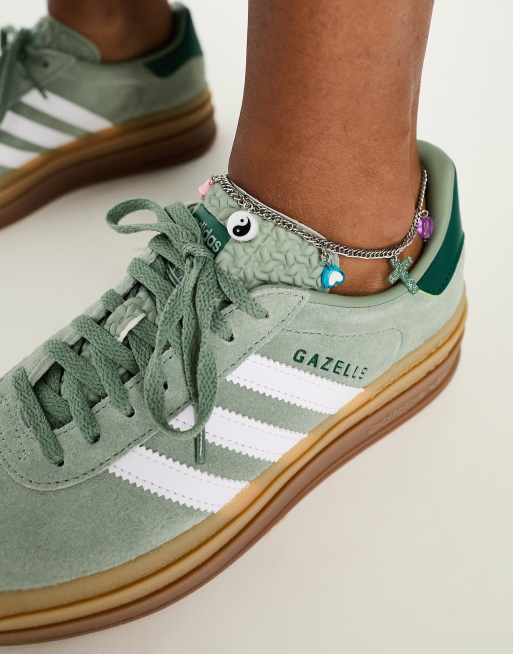 adidas originals Gazelle Bold Sneakers in zilvergroen met rubberen plateauzool