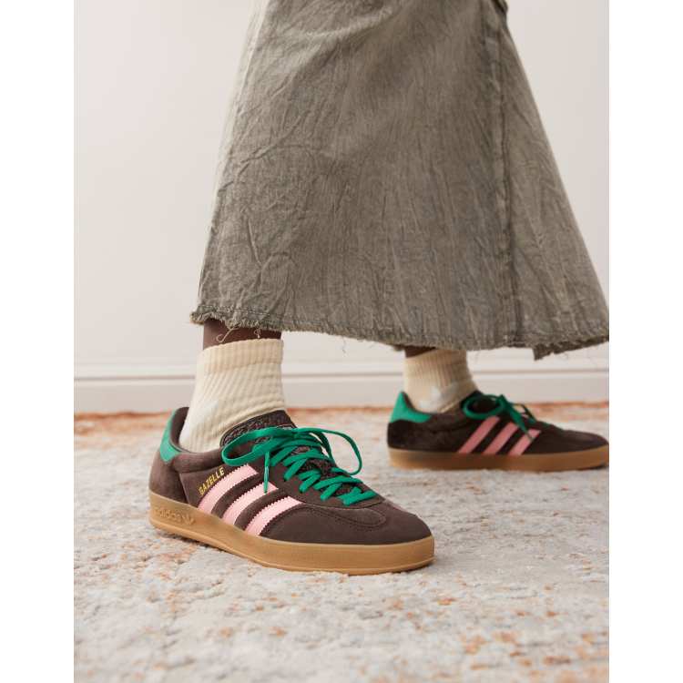 adidas Originals Gazelle Brune og lyserode indendorssneakers