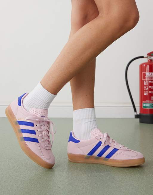 adidas Originals Gazelle Indoor Sneaker aus Nubukleder in Rosa und Blau ASOS