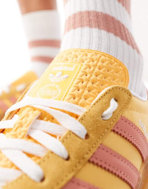 adidas Originals Gazelle Indoor Sneaker in Gelb und Rosa mit Gummisohle ASOS