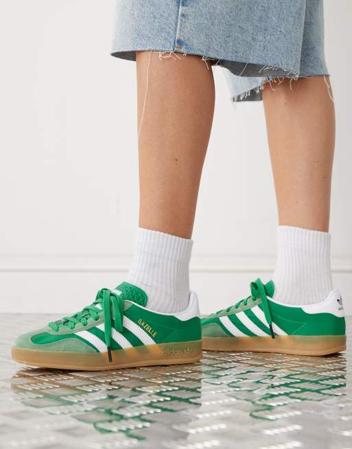 adidas Originals Gazelle Indoor Sneaker in Grun und WeiB