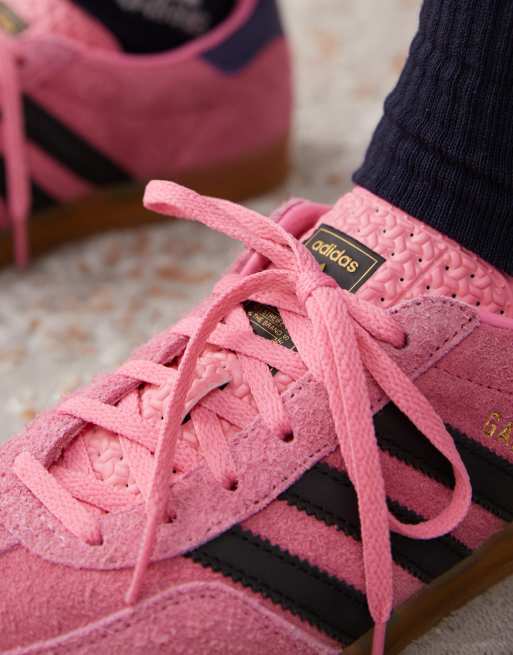 adidas Originals Gazelle Indoor sneakers in roze en zwart met rubberen zool ASOS