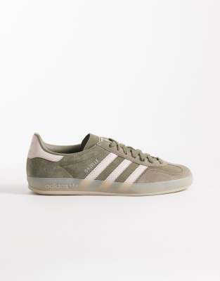  Gazelle Indoor trainers in green and light pink 