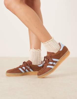 adidas Originals Gazelle Indoor trainers in light brown and blue woven - View 3