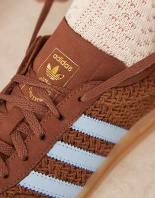 adidas Originals Gazelle Indoor trainers in light brown and blue woven - View 4
