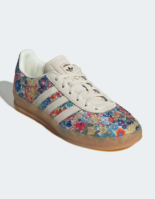 adidas Originals Gazelle indoor x Liberty London – Schuhe in Wollweiß/Gummi/College-G