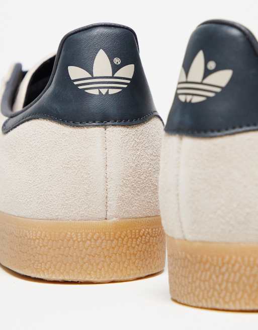 Adidas on sale gazelle taupe