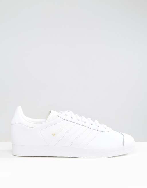 Adidas originals gazelle outlet trainers in white bb5498