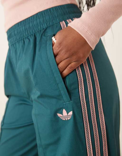 adidas Originals Gehaakte trainingsbroek met streep in groen ASOS