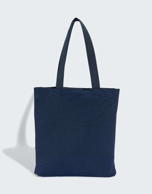 adidas Originals – Gehäkelte Tragetasche in Night Indigo, 2 von 4