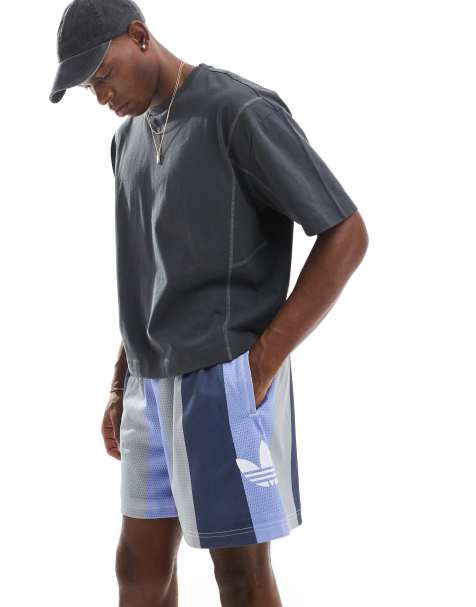adidas Originals - Gestreepte basketbalshort in blauw - view 1