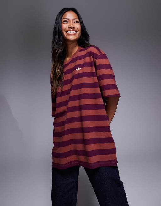 adidas Originals – Gestreiftes T-Shirt in Burgunderrot