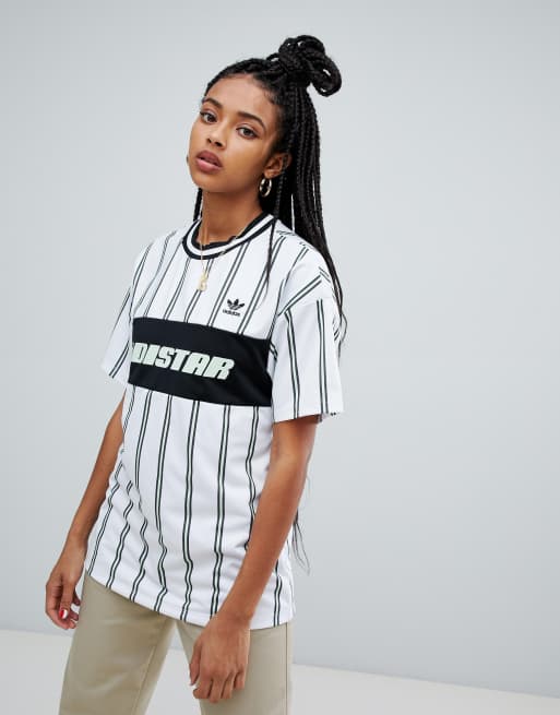 Adidas gestreiftes store t shirt