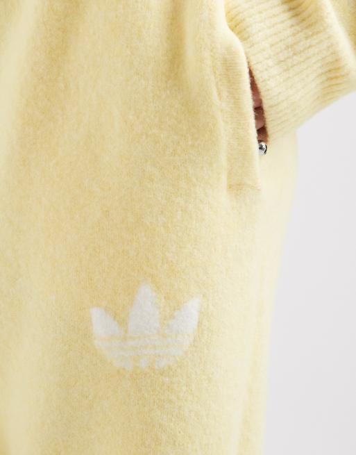 adidas Originals – Gestrickte Trainingshose in Buttergelb mit weitem Bein, 4 von 5