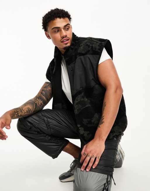adidas Originals - Gilet in pile nero mimetico