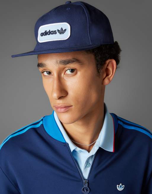 adidas Originals – Golf Archive – Indigoblå keps med märke och 5 paneler, 2 av 3