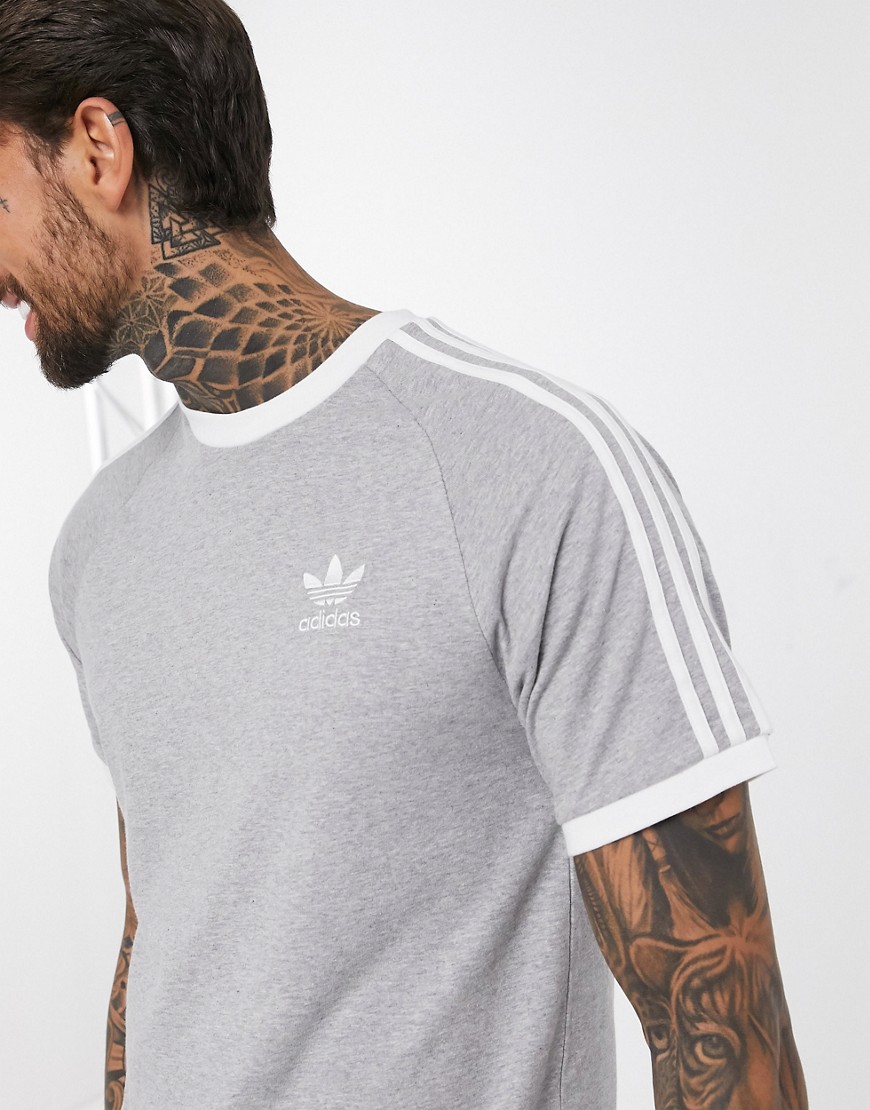 Adidas Originals – Grå t-shirt med 3 ränder-Marinblå