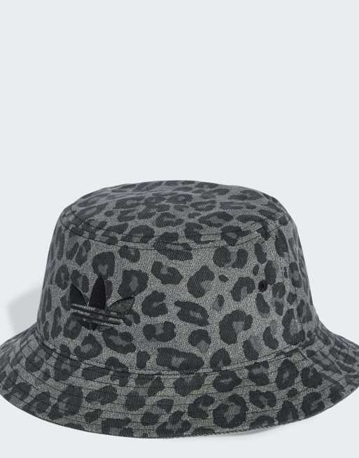 adidas – Originals – Grafitowo-czarny kapelusz typu bucket w panterkę