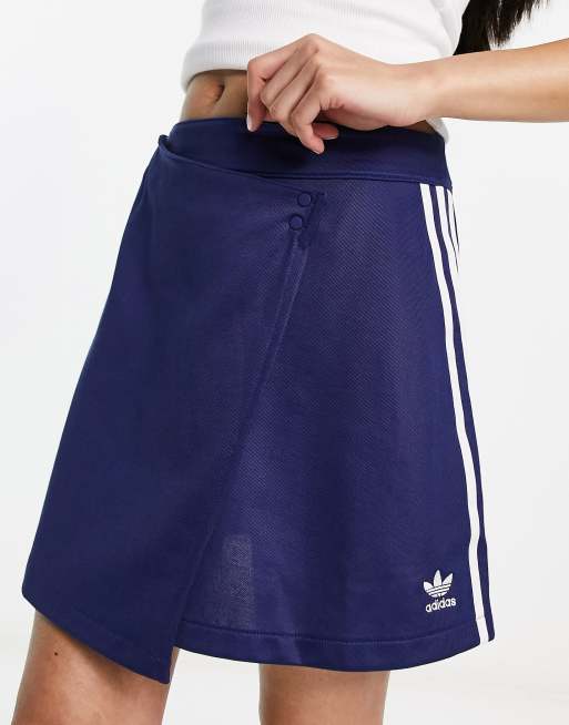 adidas Originals – Granatowa kopertowa spódnica z trzema paskami