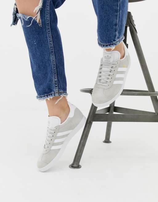 Verwaand Vorm van het schip Anders adidas Originals gray and white Gazelle sneakers | ASOS