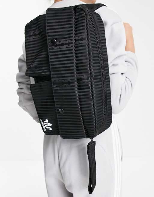 adidas Originals G rteltasche in Schwarz mit Monogramm ASOS