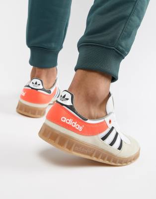 scarpe adidas con scritta giapponese