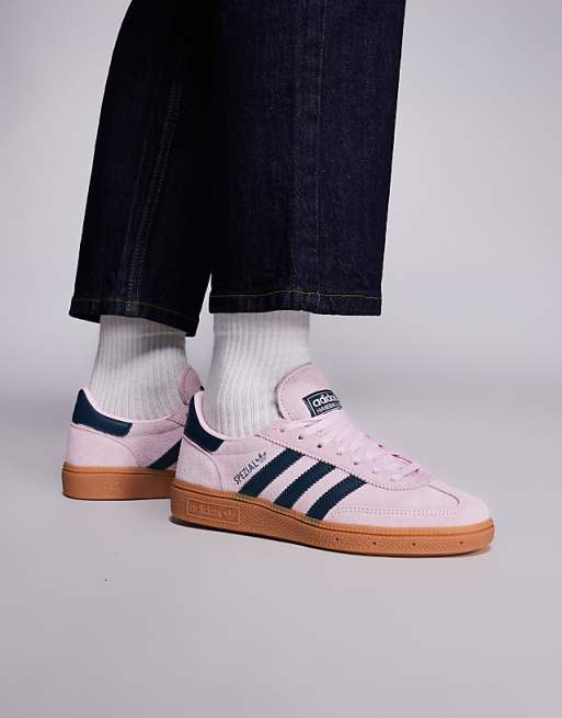 adidas Originals - Handball Spezial - Baskets à semelle en caoutchouc - Rose et bleu marine | ASOS