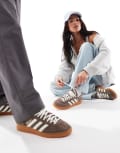 [adidas Originals] adidas Originals Handball Spezial gum sole sneakers in brown and white-Multi 38 MULTI