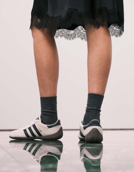 adidas Originals – Handball Spezial Lo Pro – Niedrige Sneaker in Weiß und Schwarz , 3 von 5