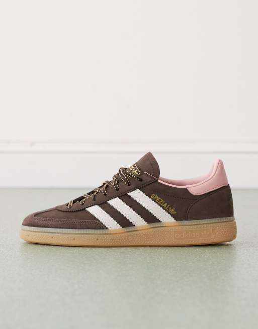 adidas Originals – Handball Spezial – Sneaker in Dunkelbraun und Rosa mit Gummisohle, 2 von 5