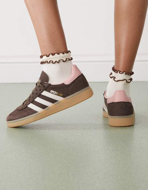 adidas Originals – Handball Spezial – Sneaker in Dunkelbraun und Rosa mit Gummisohle, 4 von 5