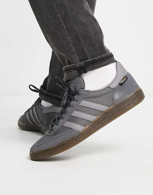 Schwarze und weiße Handball Spezial Schuhe