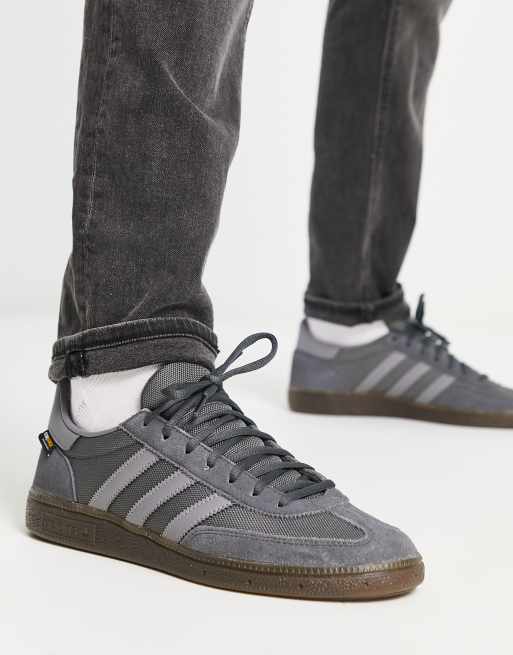 Schwarze und weiße Handball Spezial Schuhe