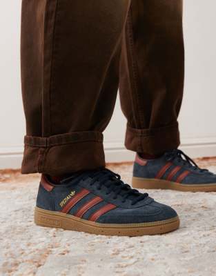 adidas Originals - Handball Spezial - Sneaker in Marineblau und Burgunderrot