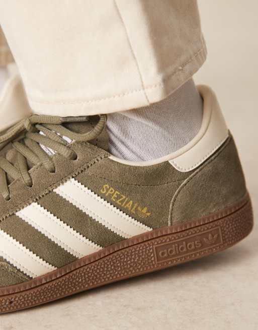 adidas Originals – Handball Spezial – Sneaker in Olivgrün und Cremeweiß mit Gummisohle, 4 von 5