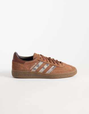 специальные кроссовки adidas Originals для гандбола коричневого цвета со змеиными вставками коричневого цвета